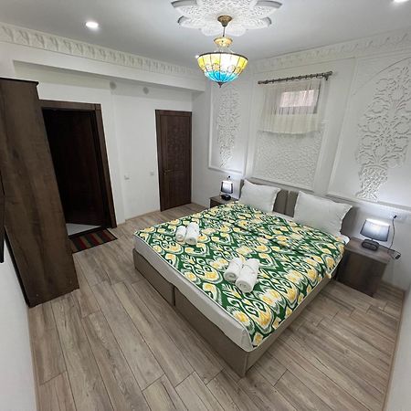 Everland Guest House Бухара Екстер'єр фото