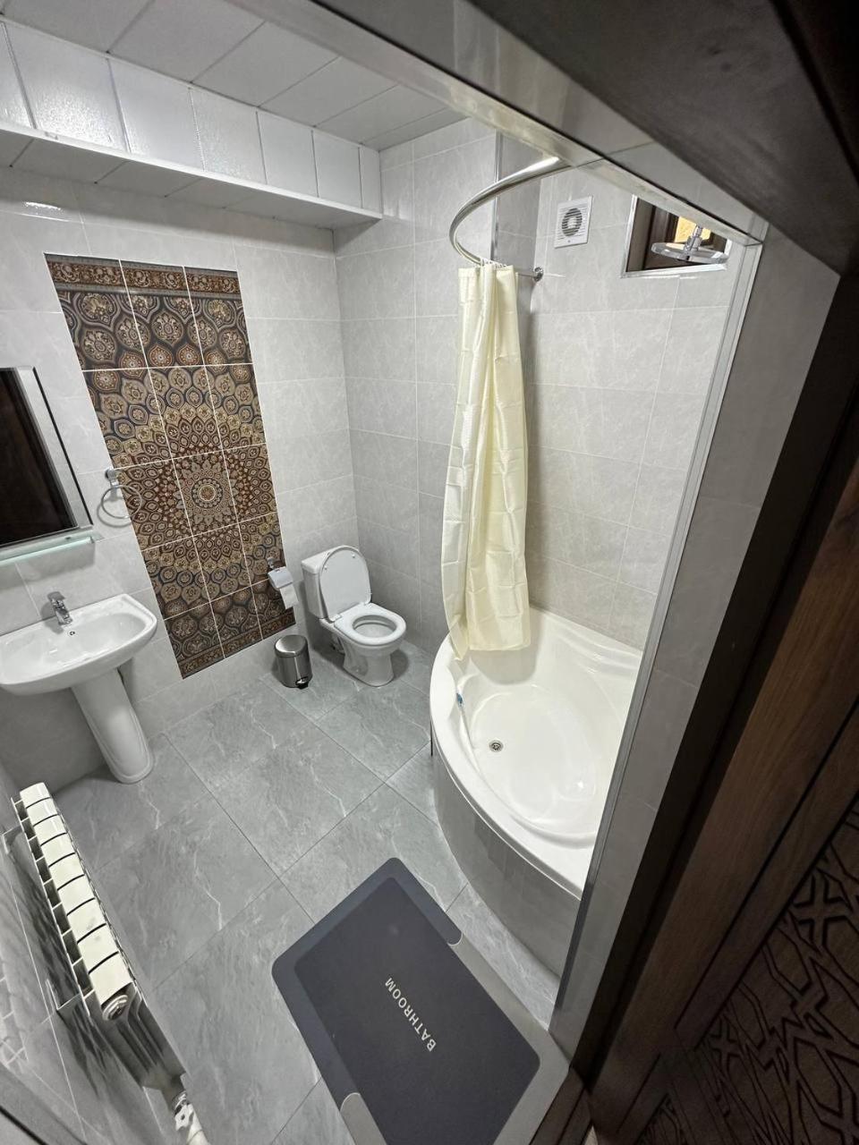 Everland Guest House Бухара Екстер'єр фото