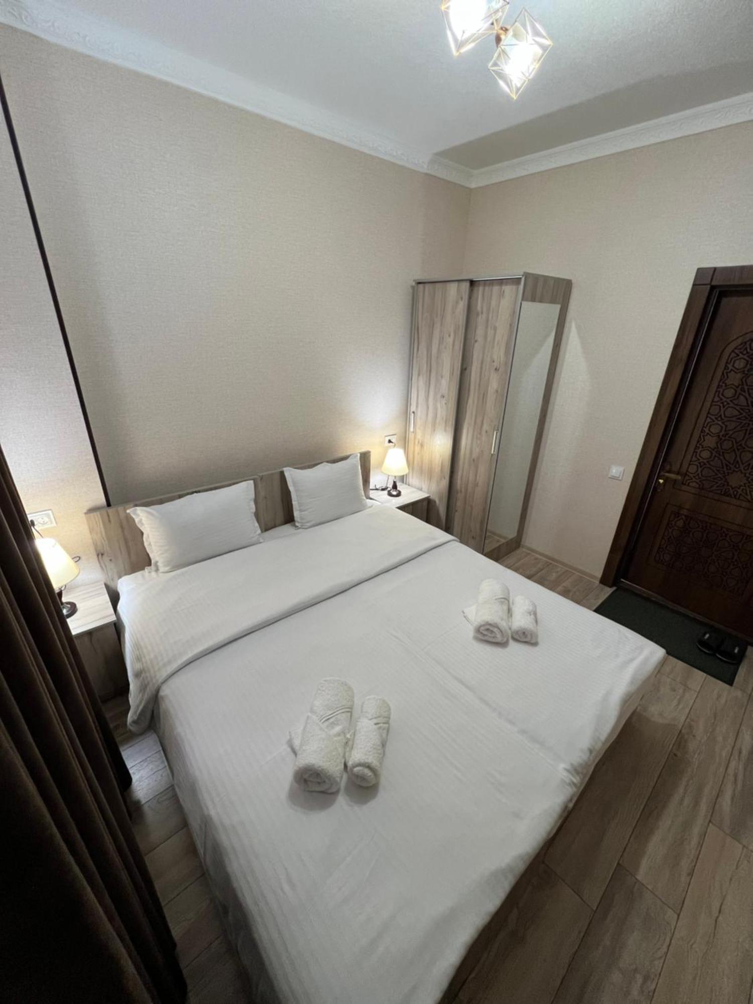 Everland Guest House Бухара Екстер'єр фото