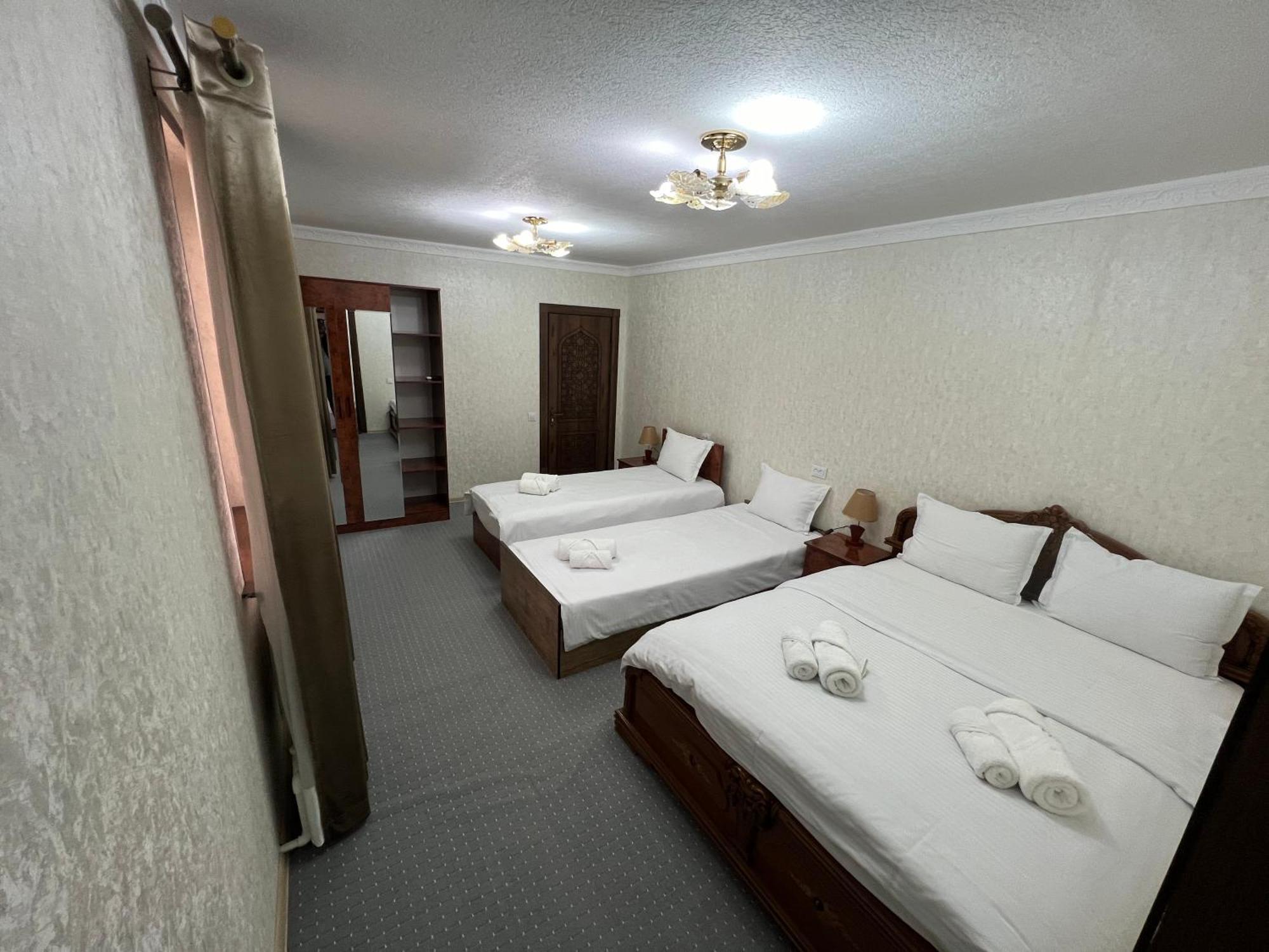Everland Guest House Бухара Екстер'єр фото